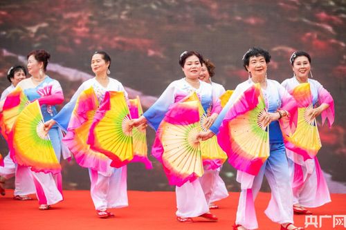 520爱在花海 唱支山歌给党听——贵州毕节文艺汇演点亮红色情怀