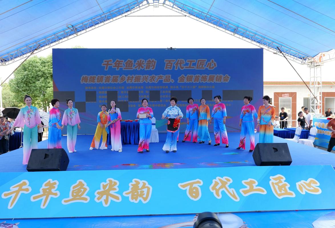以文艺赋能乡村振兴——祝谢厝乡农产品暨金元首饰展销会文艺汇演圆满成功